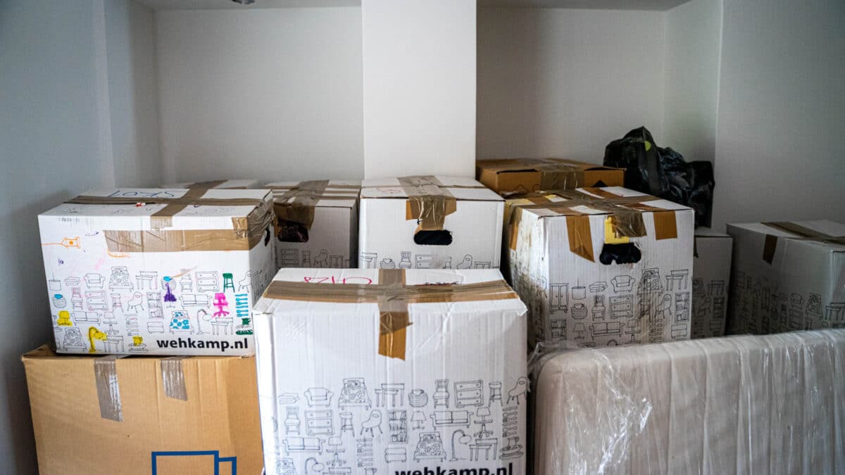 Désemcombrer son petit studio à Paris : pourquoi choisir un garde-meuble ?